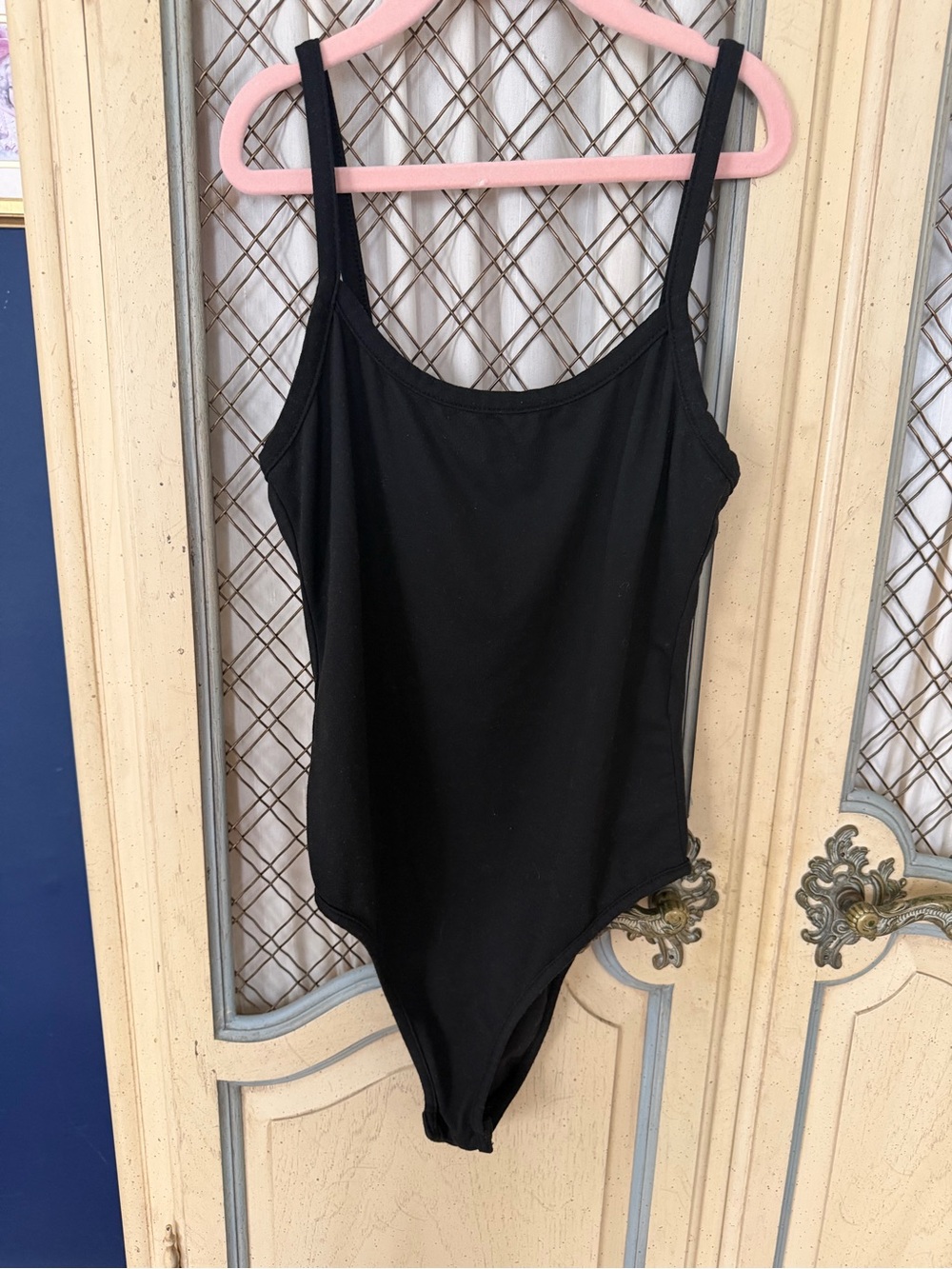SHEIN Black Scoop Neck Bodysuit